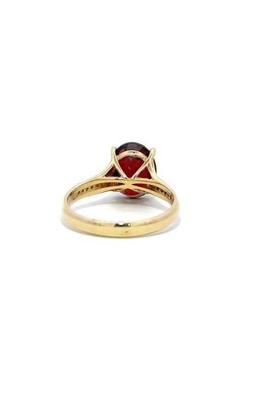 14K YELLOW GOLD GARNET RING WITH SIDE DIAMONDS  G10835